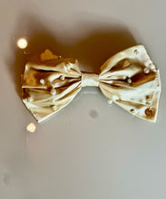 Load image into Gallery viewer, Pearl Bow Hair Clip Accessories
