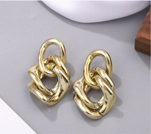 Load image into Gallery viewer, Chain Gold Earring
